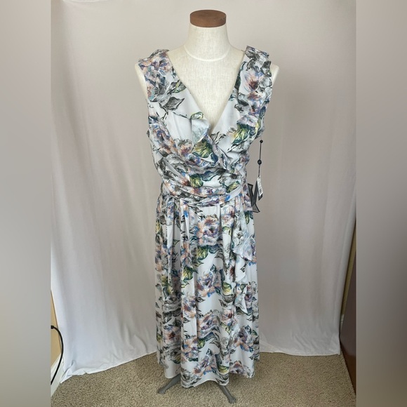 Adrianna Papell Dresses & Skirts - Adrianna Papell ruffled v neck floral sleeveless dress size 4 NWT